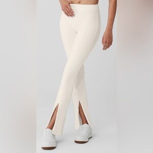 ALO Yoga Women’s Cream Split-Hem Leggings